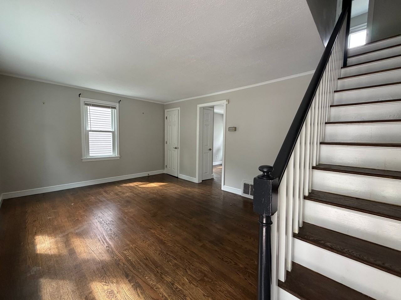113 Brooks St - Photo 2 of 10