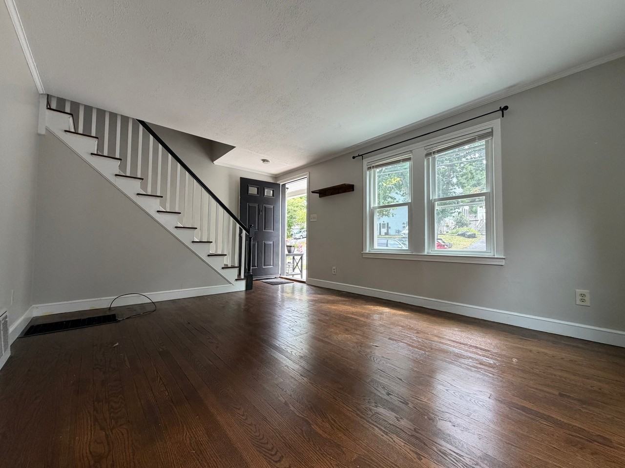 113 Brooks St - Photo 3 of 10