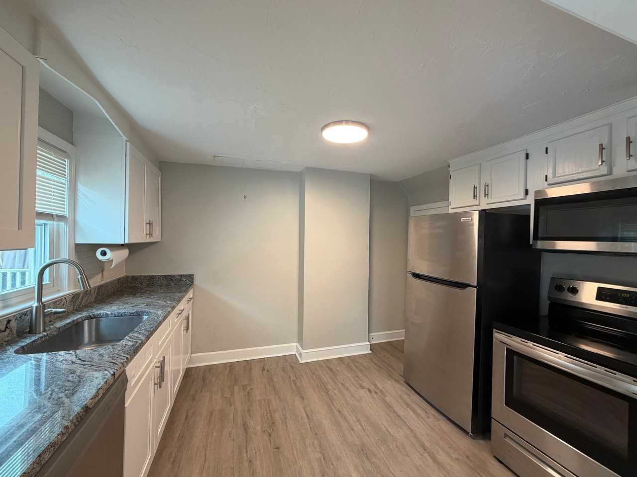113 Brooks St - Photo 5 of 10
