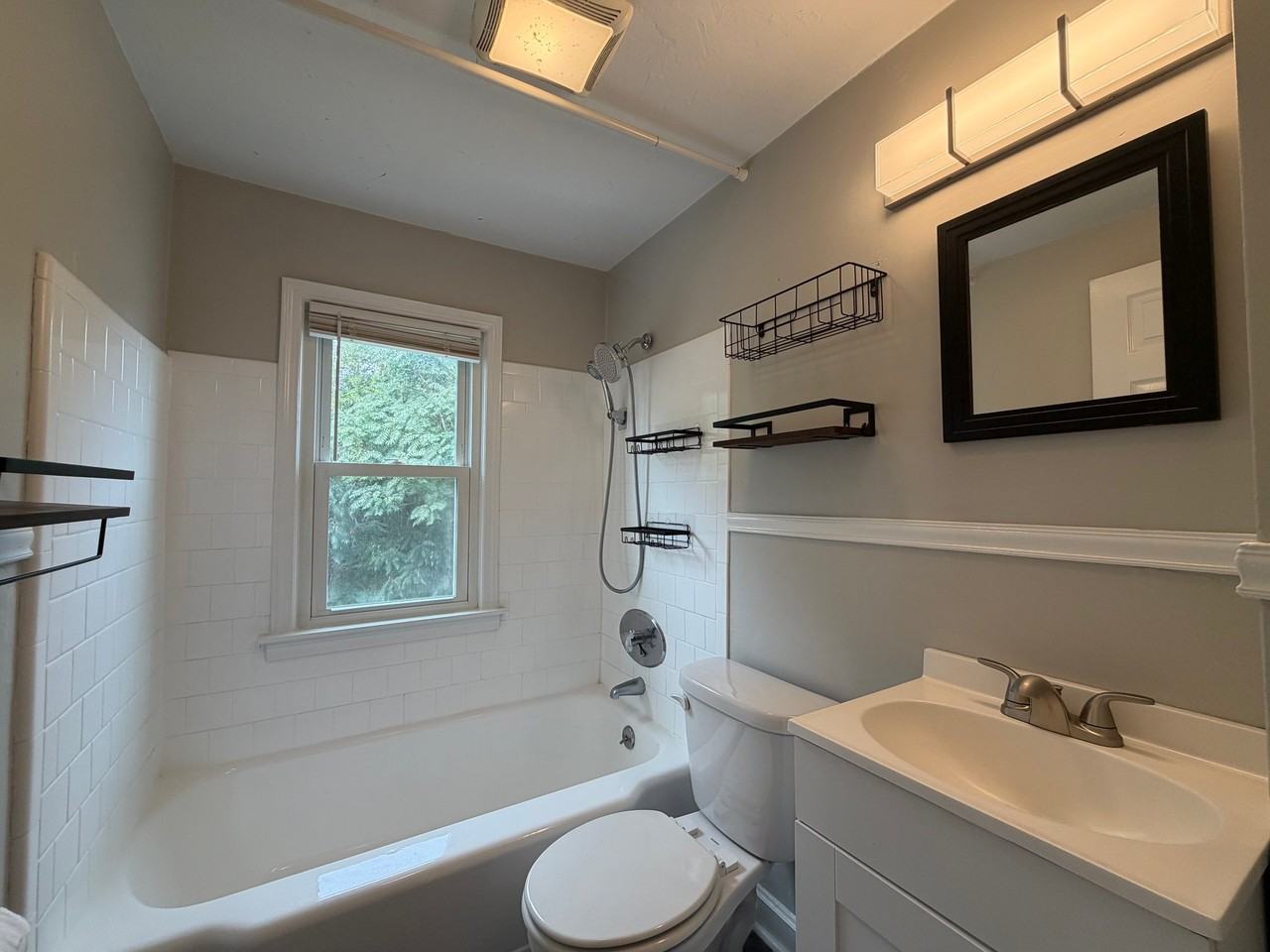 113 Brooks St - Photo 7 of 10