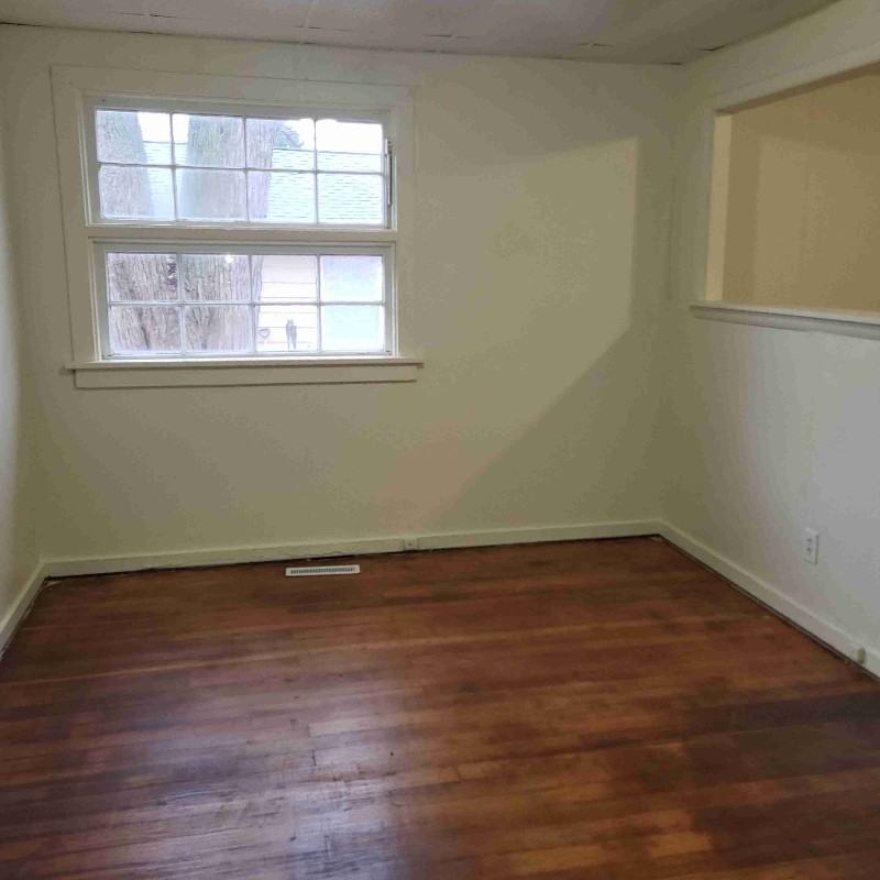 1975 Hatch Ave - Photo 5 of 12