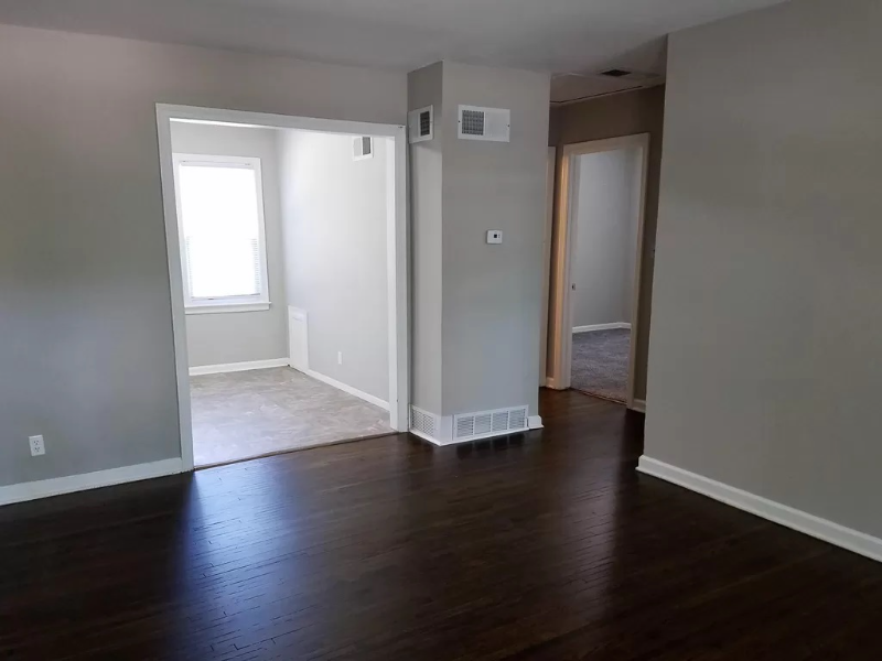 2656 S Ellis Ave - Photo 3 of 10