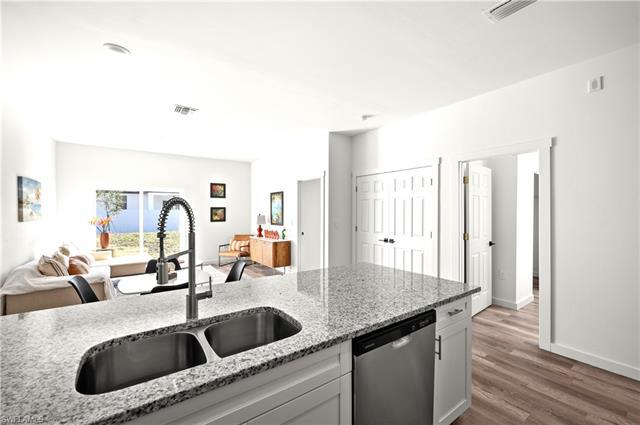 1141 Gilbert Ave S - Photo 4 of 20