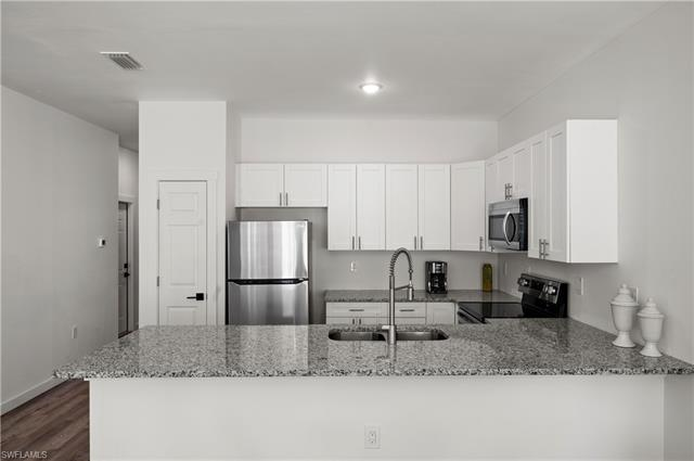 1141 Gilbert Ave S - Photo 6 of 20