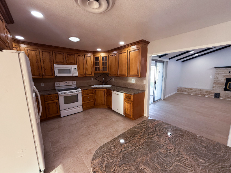 325 Dawn Ct - Photo 6 of 19