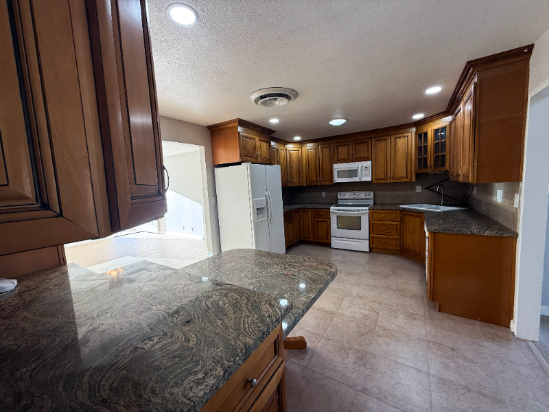 325 Dawn Ct - Photo 7 of 19
