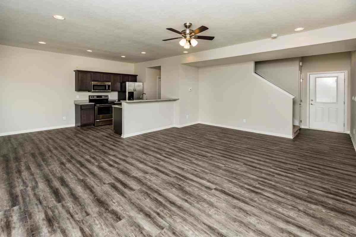 913 Southeast 10th Lane - Photo 3 of 15