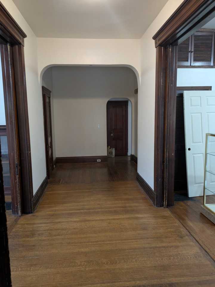 315 E Swissvale Ave - Photo 2 of 17