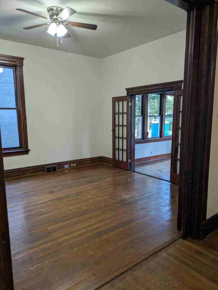 315 E Swissvale Ave - Photo 4 of 17