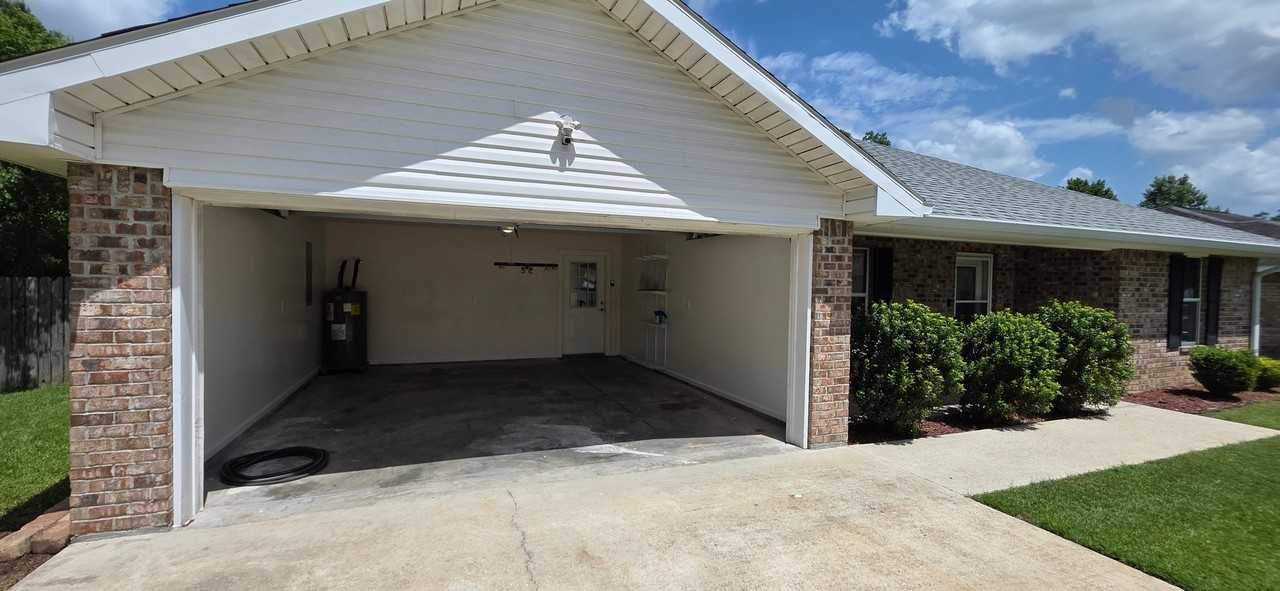 2216 Mustang St - Photo 2 of 20