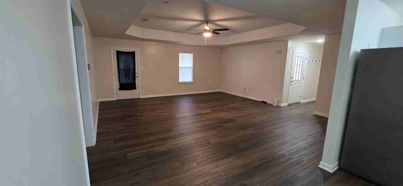 2216 Mustang St - Photo 4 of 20