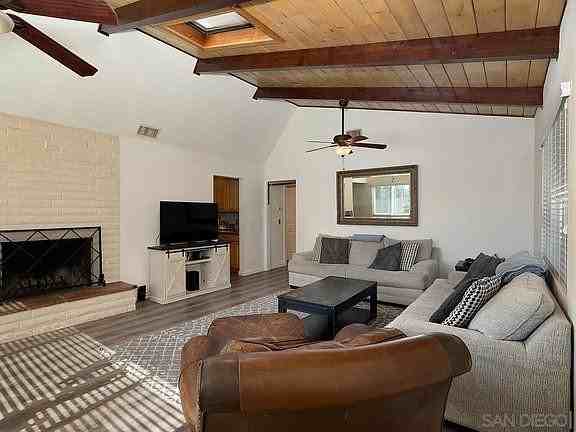 8422 Wenatchee Ave - Photo 4 of 24