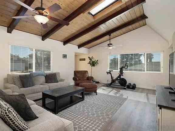 8422 Wenatchee Ave - Photo 5 of 24