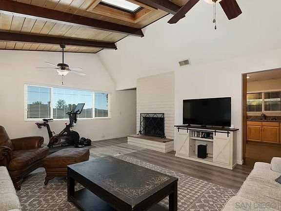 8422 Wenatchee Ave - Photo 7 of 24
