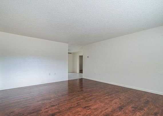 1409 W College Ave - Photo 4 of 21