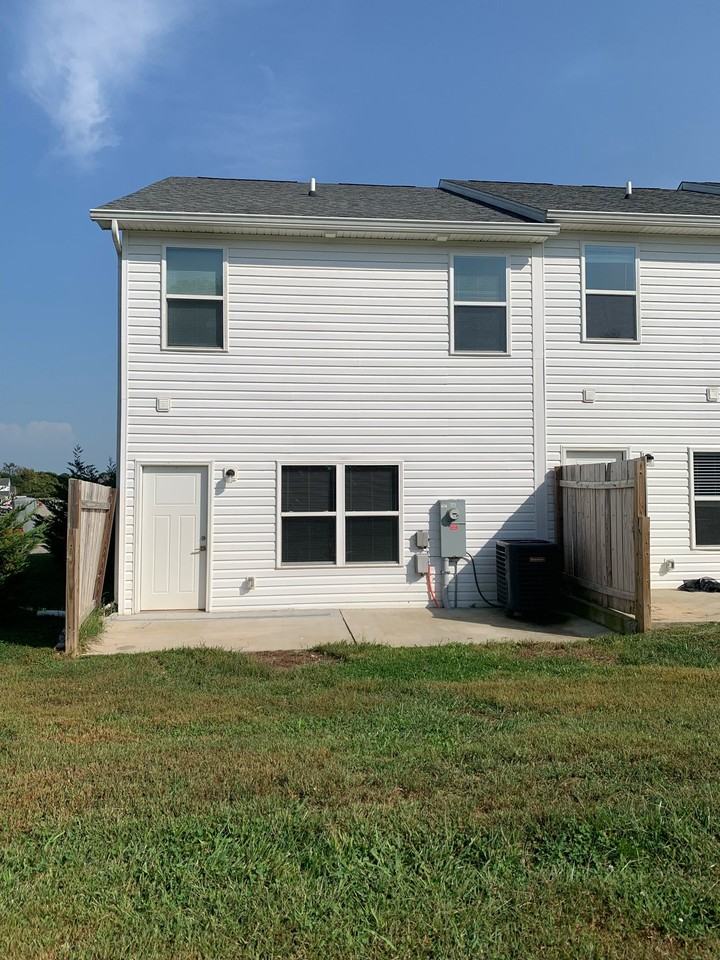 303 Robert M Green Dr - Photo 2 of 14