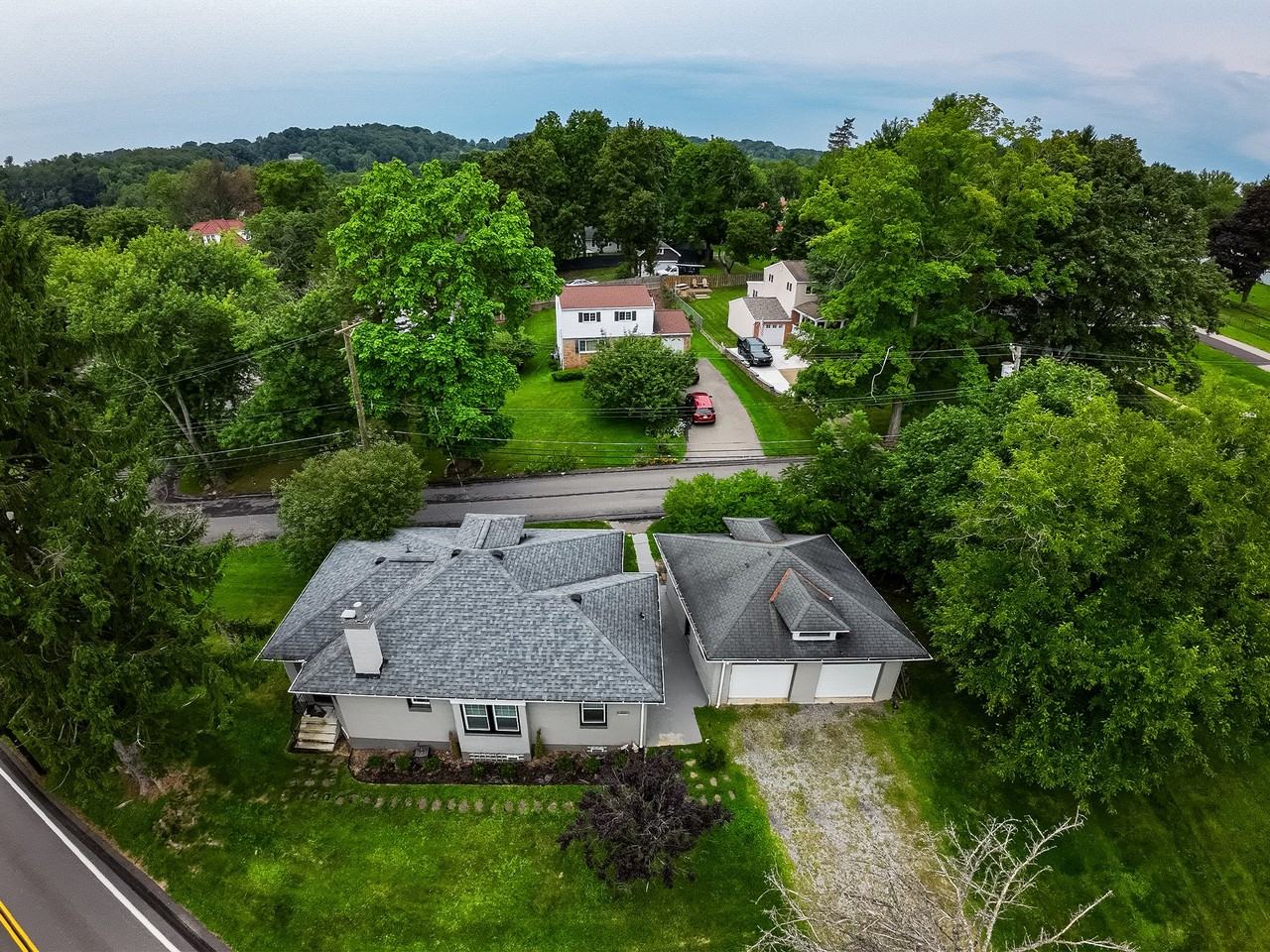 3855 Mount Royal Blvd - Photo 2 of 22