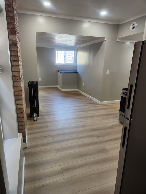 127 E 1st Ave #4 - Photo 3 of 9