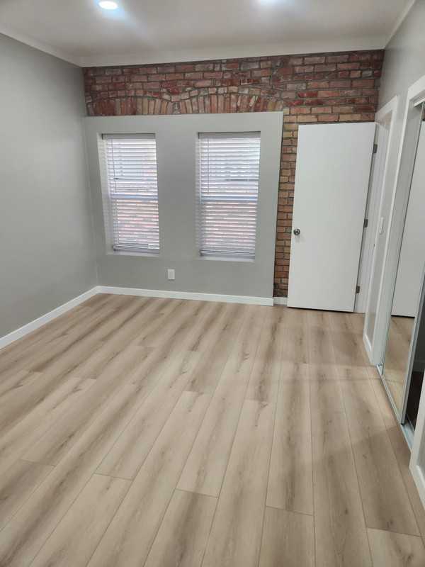 127 E 1st Ave #4 - Photo 5 of 9