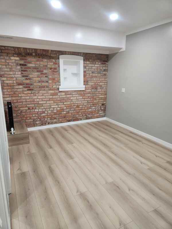 127 E 1st Ave #4 - Photo 6 of 9