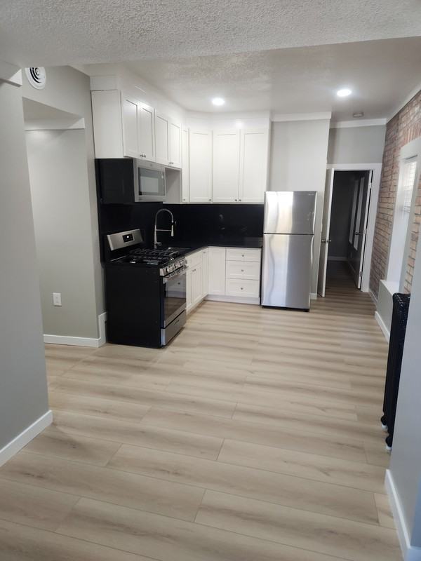 127 E 1st Ave #4 - Photo 7 of 9
