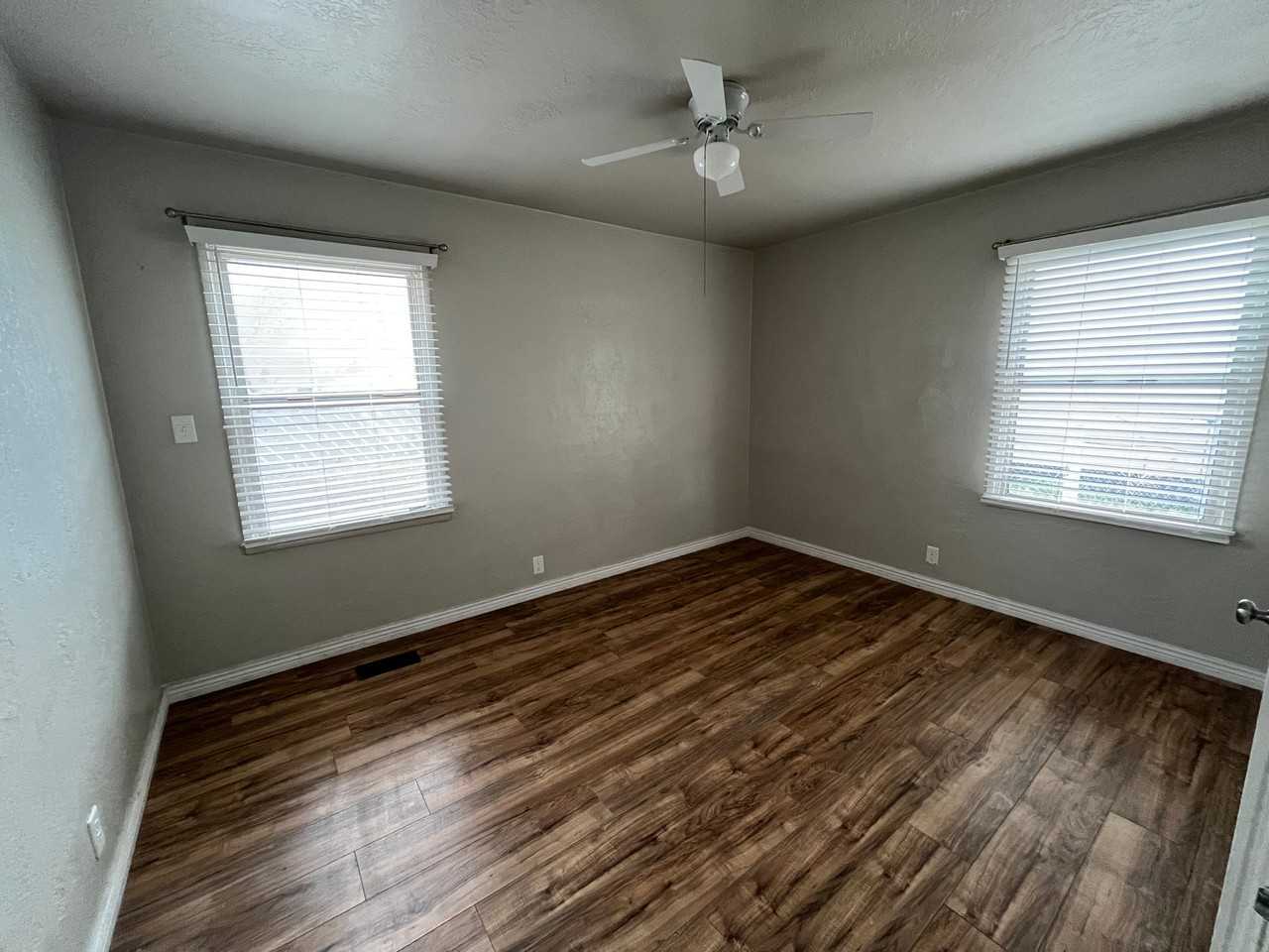 111 B St - Photo 2 of 6
