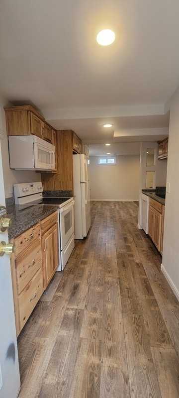 512 E St - Photo 2 of 39