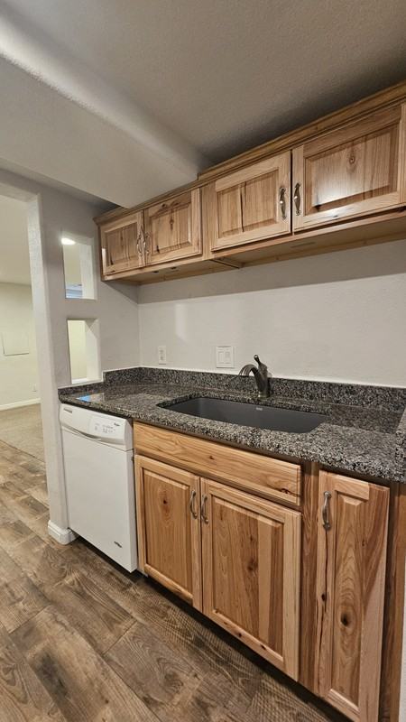 512 E St - Photo 5 of 39