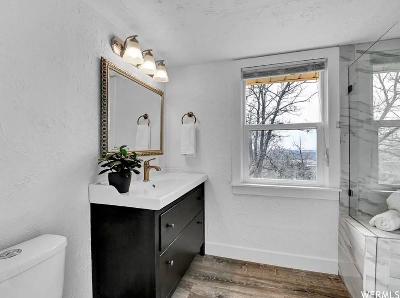 535 N Darwin St #1 - Photo 5 of 11