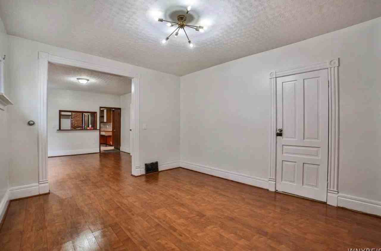 421 E Utica St - Photo 4 of 16