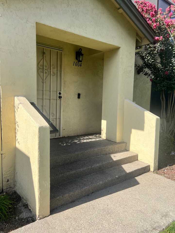 1604 Porter Way - Photo 2 of 10