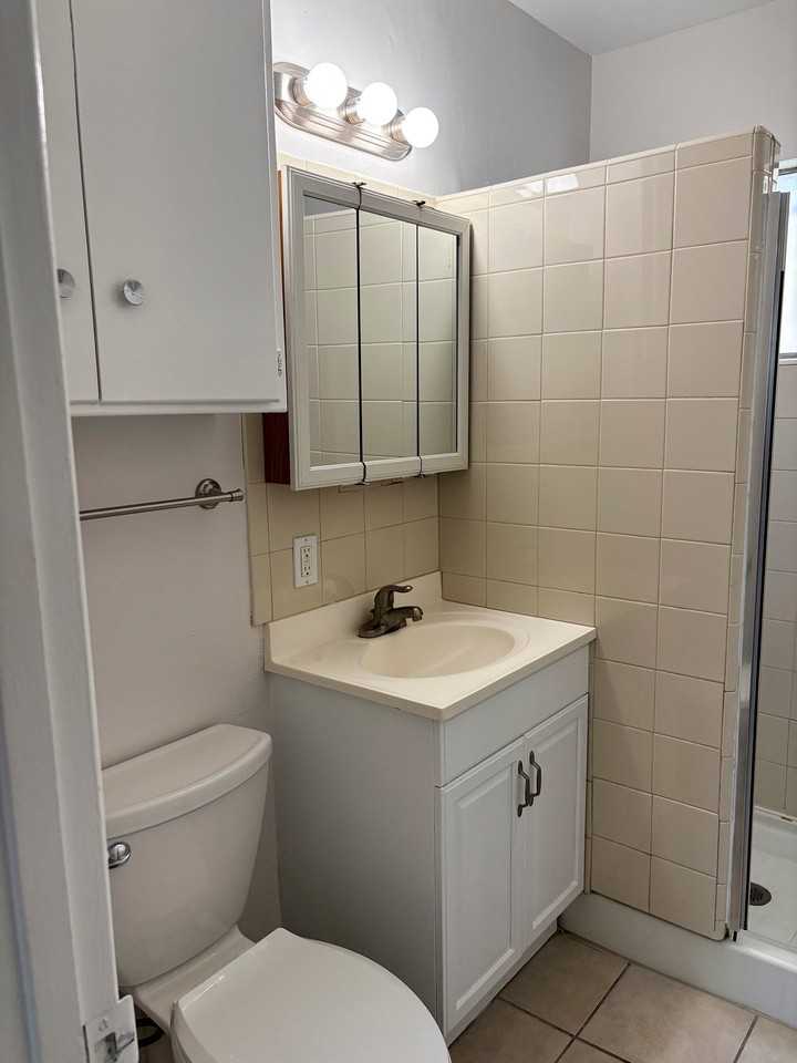 5253 Monroe Ave #3 - Photo 6 of 8
