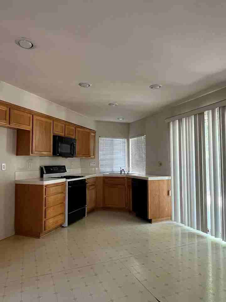 43170 Brighton Cmn - Photo 5 of 16