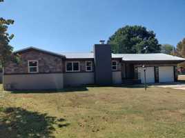 featured image of 3006 E Gasconade St