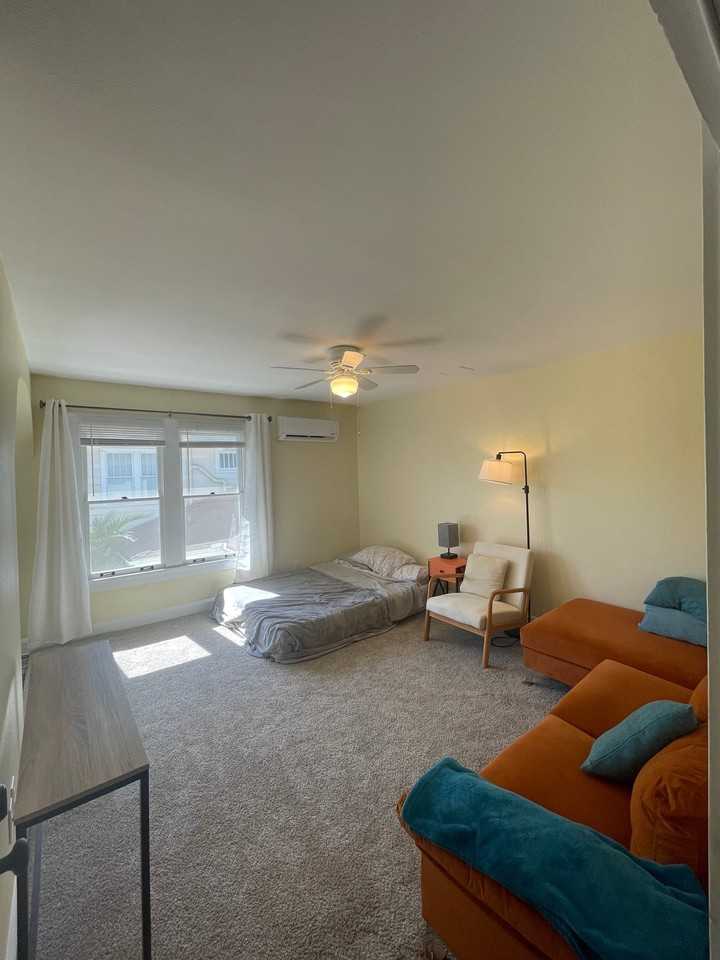 316 13th Ave N #C - Photo 4 of 11