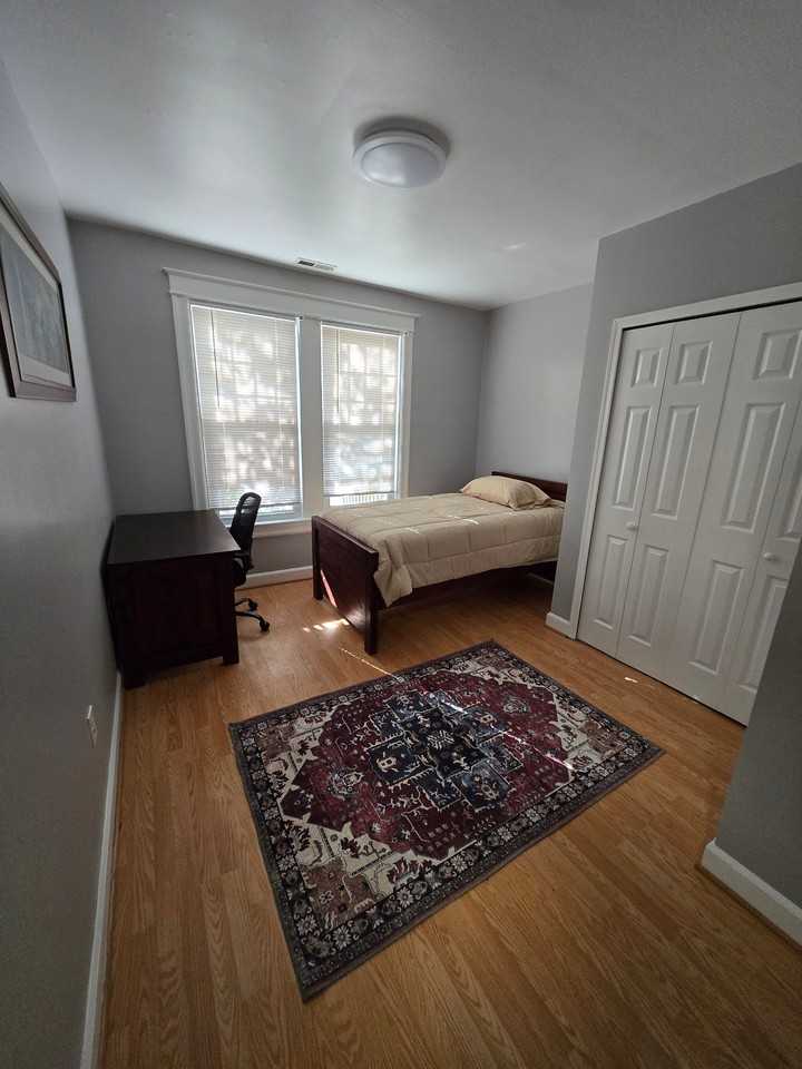 411 Hobart Pl Nw - Photo 2 of 25