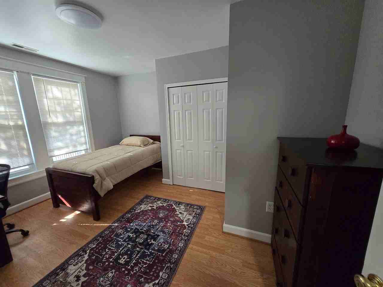 411 Hobart Pl Nw - Photo 3 of 25