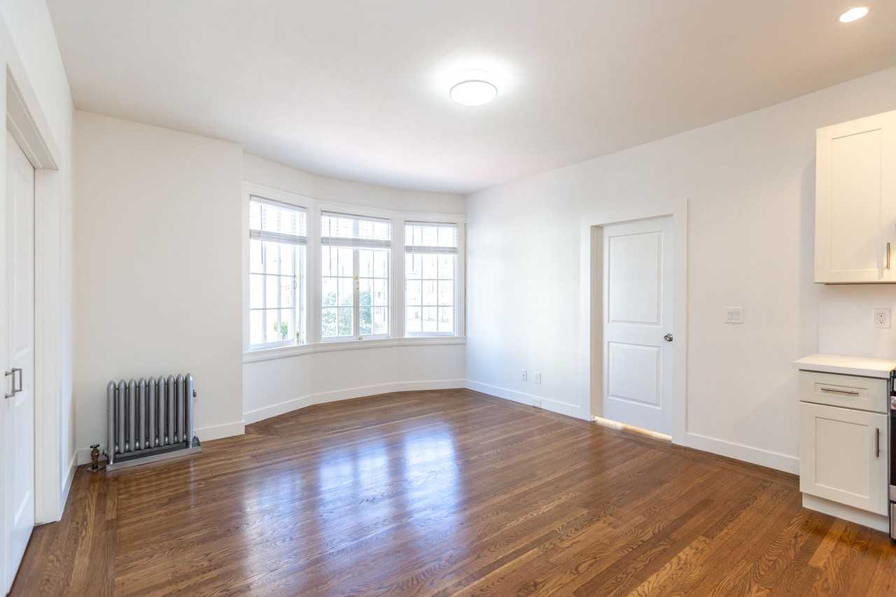 610 Leavenworth - Photo 5 of 22