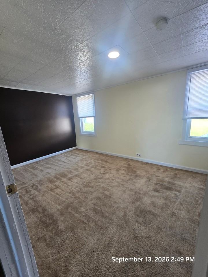 507 E State St #2 - Photo 5 of 9