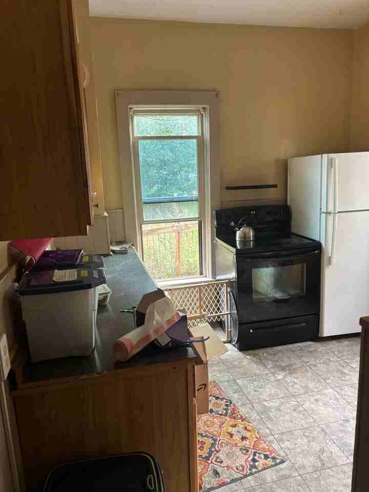 411 8th Ave - Photo 2 of 8
