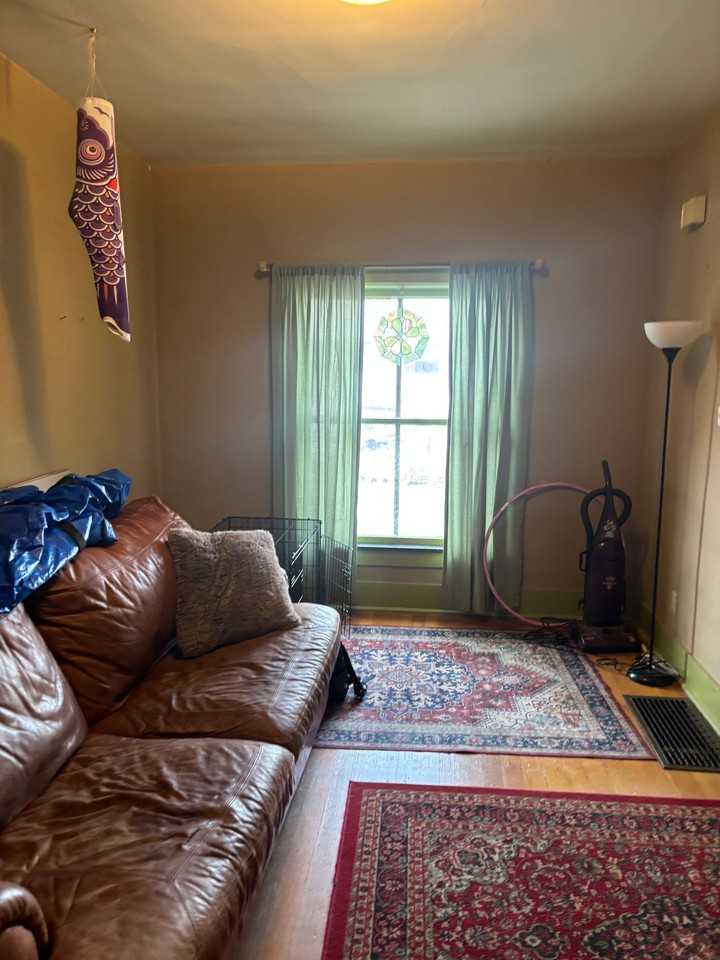 411 8th Ave - Photo 3 of 8