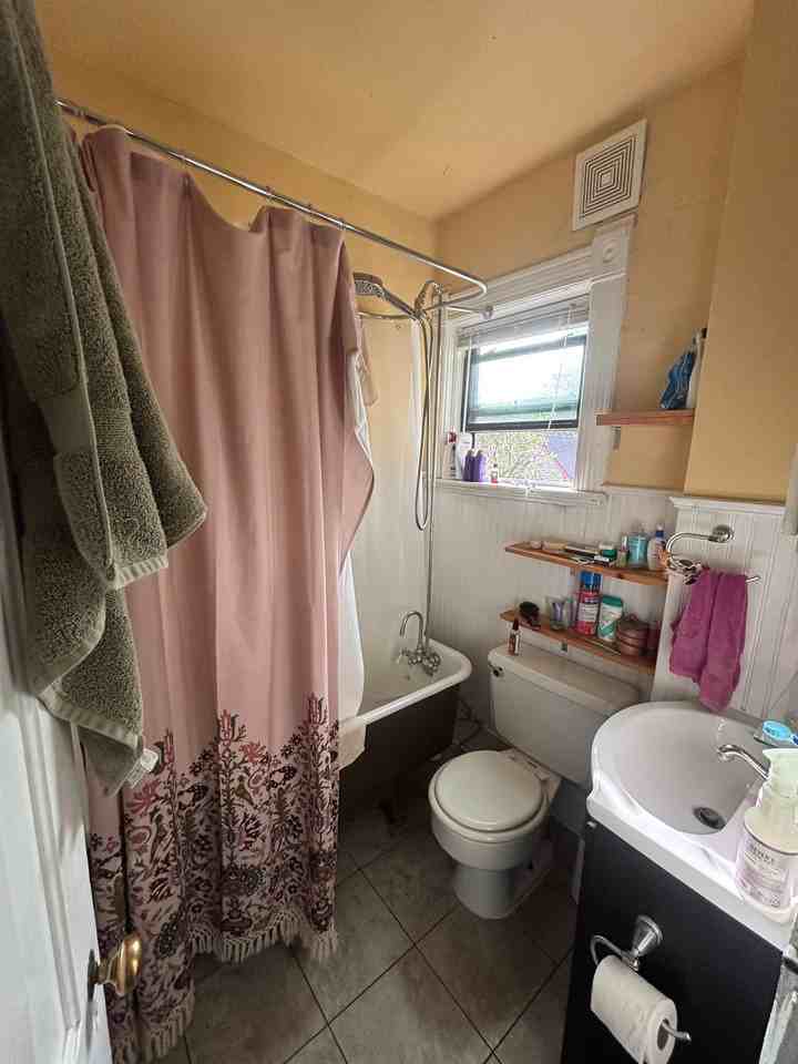 411 8th Ave - Photo 6 of 8