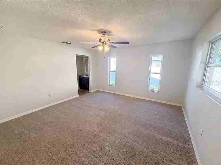 11339 Stacy St - Photo 4 of 16