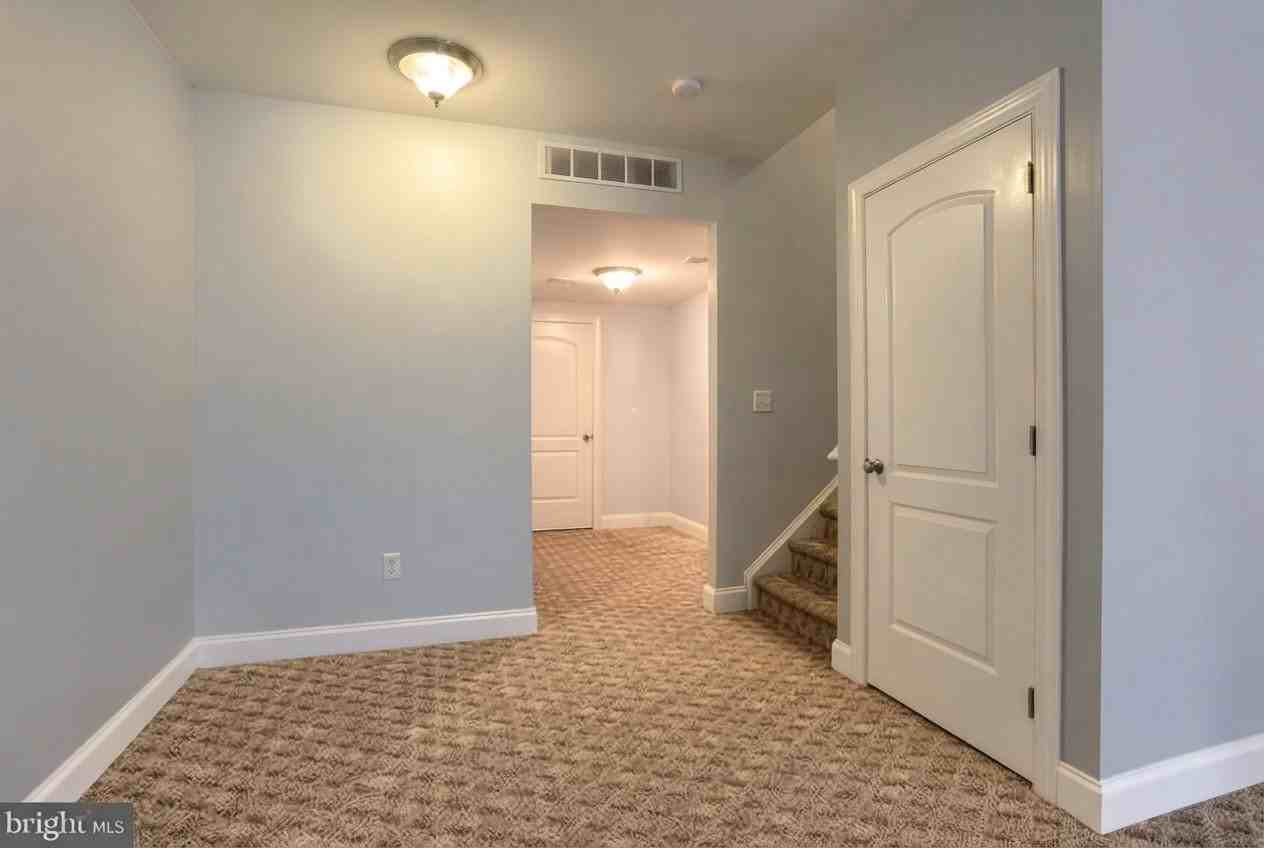 716 S 82nd St - Photo 2 of 20