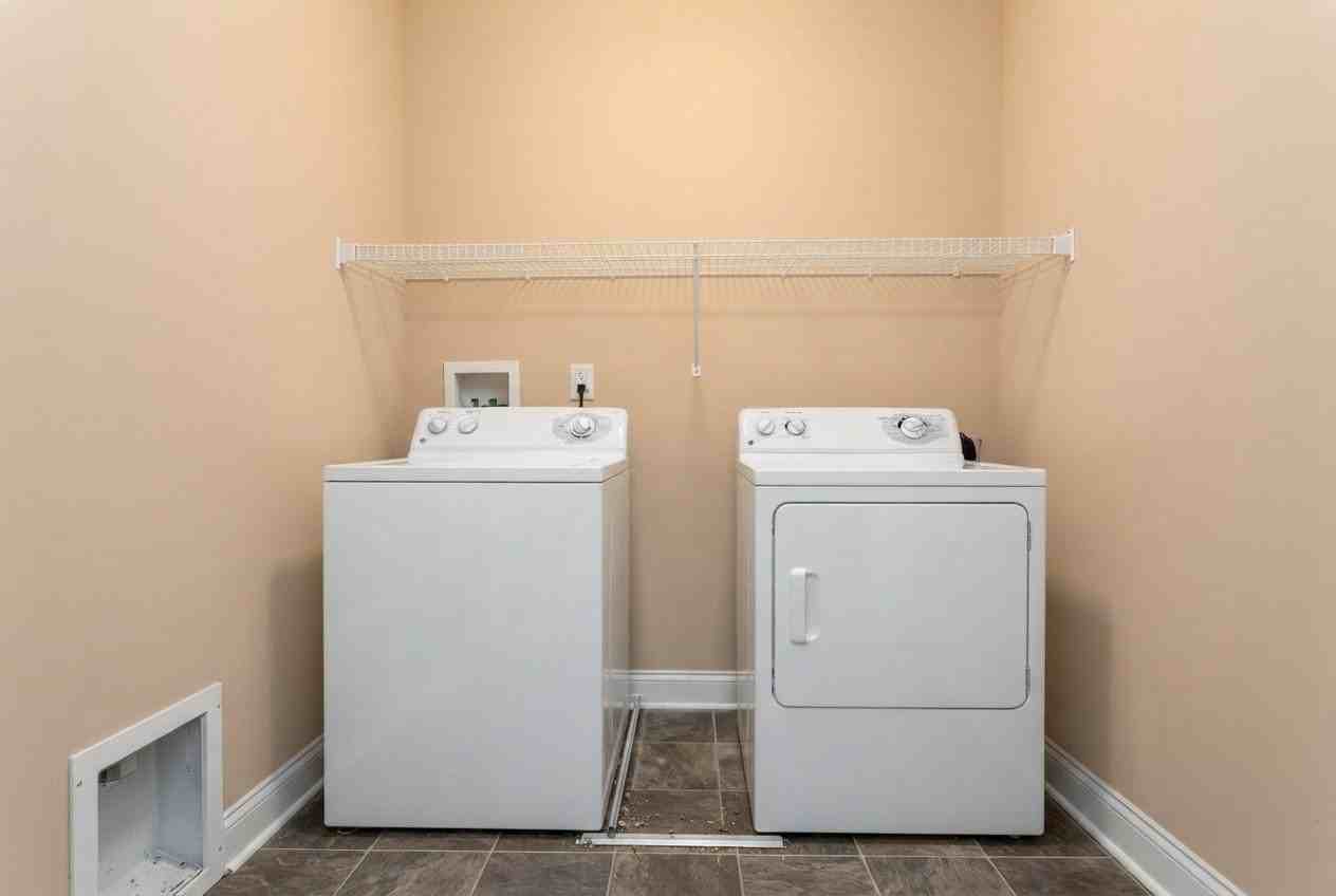 716 S 82nd St - Photo 3 of 20