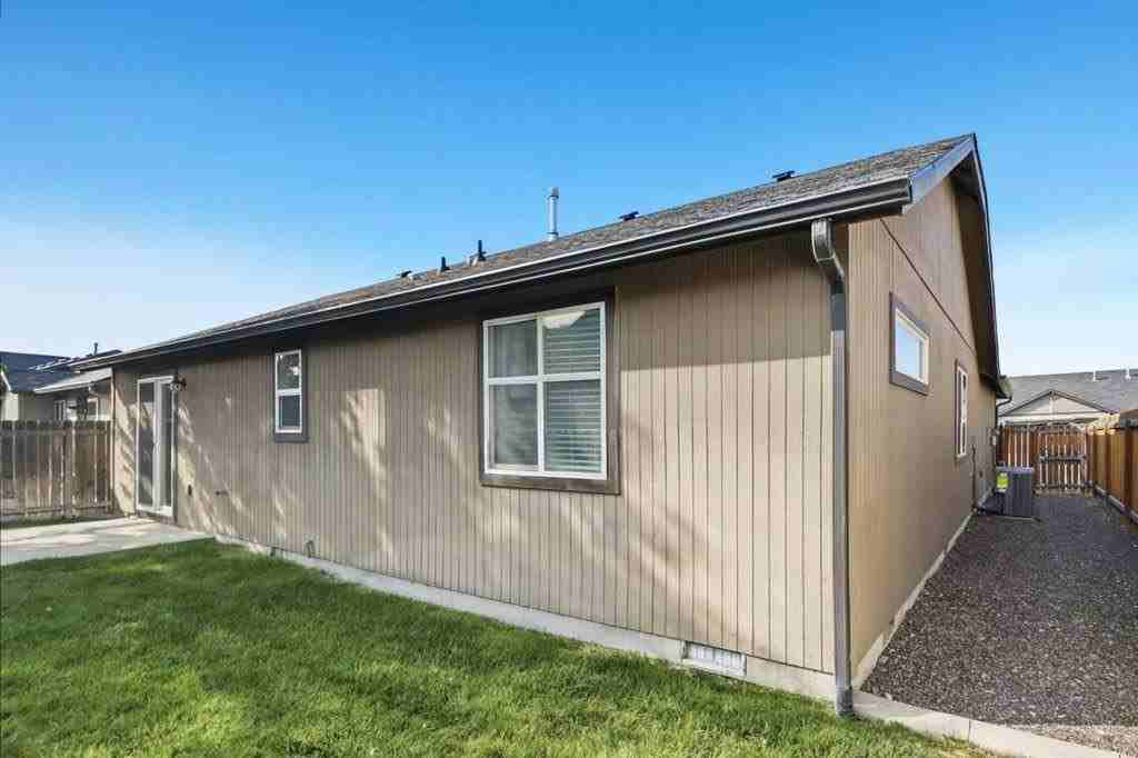 1045 W Sanetta St #1 - Photo 7 of 11