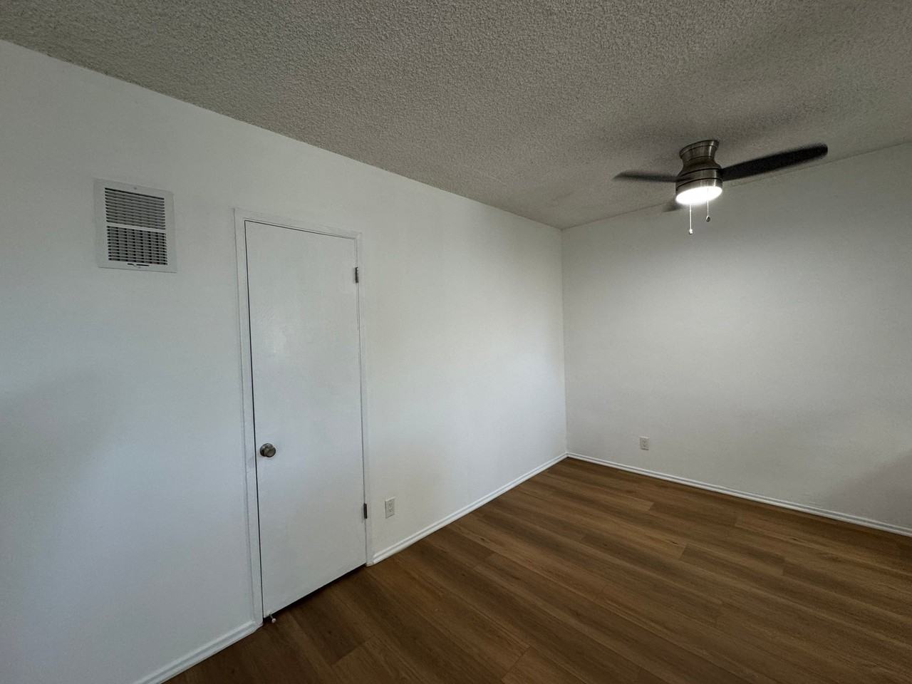 6632 Darby Ave #15 - Photo 6 of 8