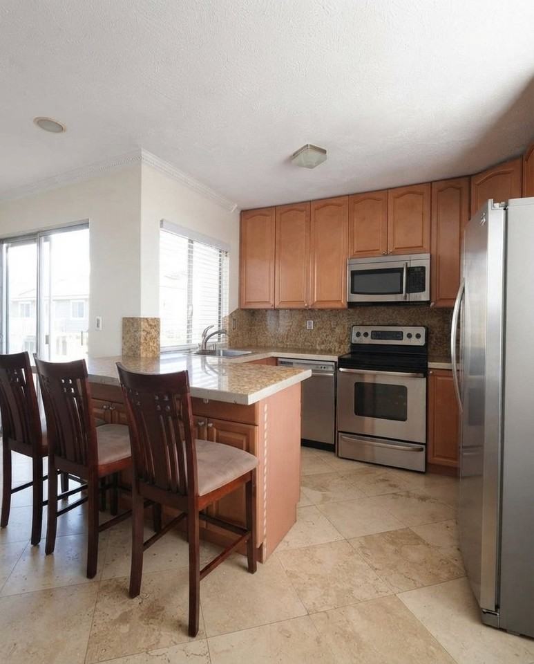 3246 Ashford St #D - Photo 4 of 9