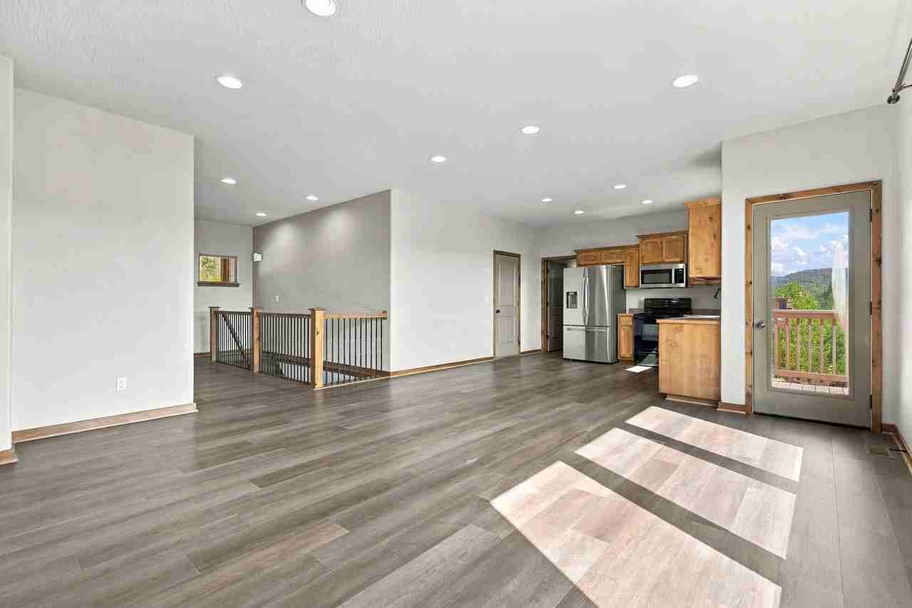 107 Jury Ln - Photo 3 of 17