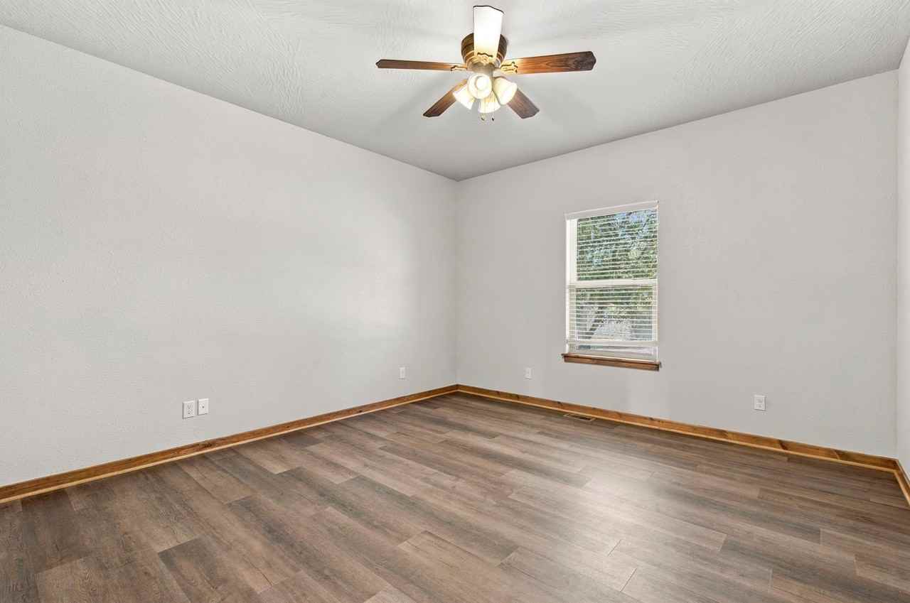 107 Jury Ln - Photo 7 of 17